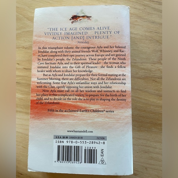 The Shelters of Stone by Jean M. Auel - Picture 2 of 2